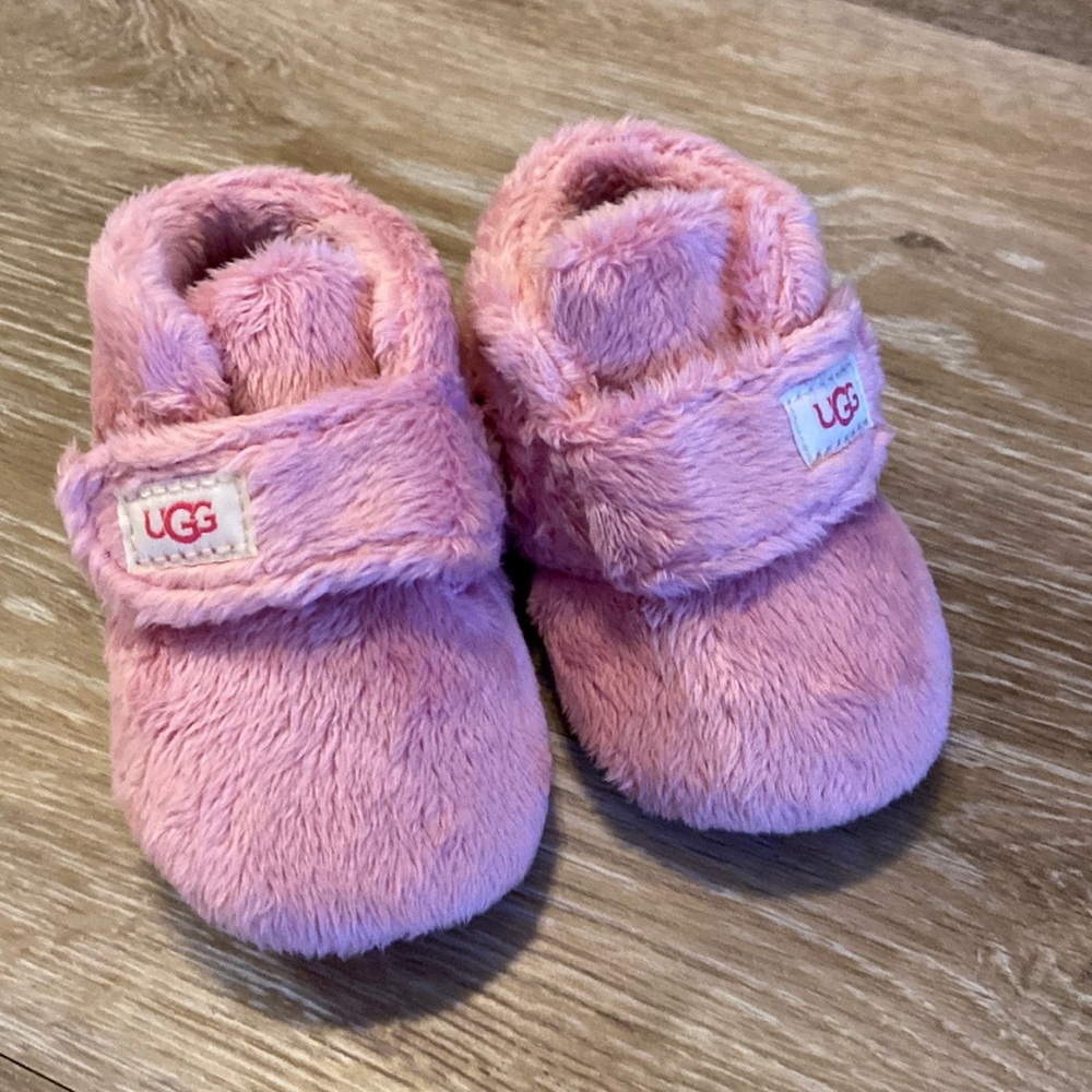 Pink UGG booty slippers size 2-3